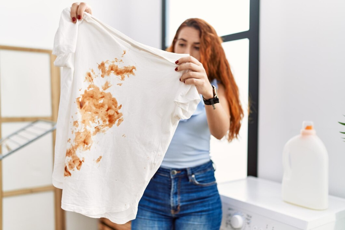 how to get oil out of clothes