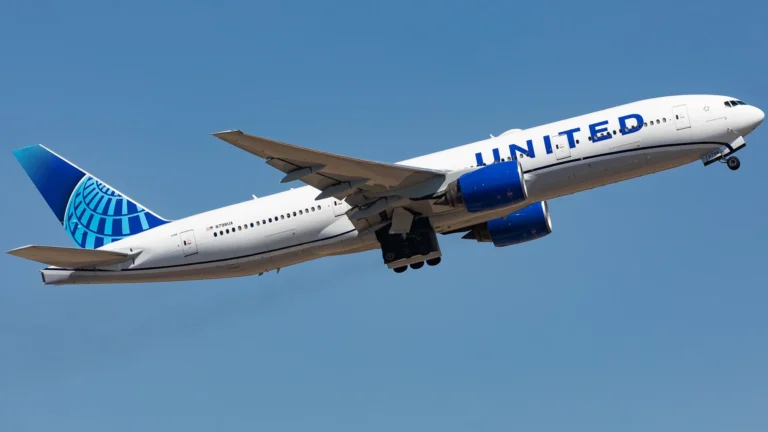 united airlines flight ua82 emergency